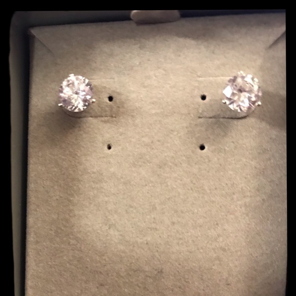 🙀Nadri ~3 CT stud earrings - Picture 2 of 5